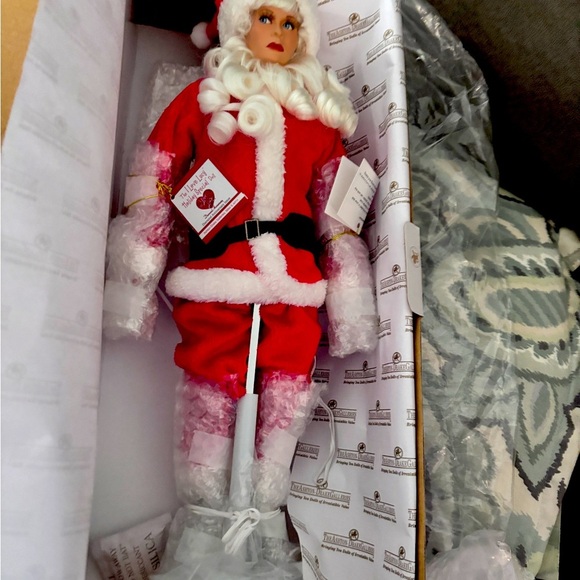 “I Love Lucy Holliday Special Doll” Ashton Drake Galleries. New in Box. Santa - Picture 2 of 4